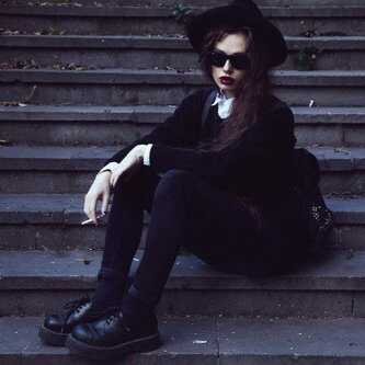 «La muerte es el remedio que nos llega sin saber.»                                                                    | @Im_theWeird |