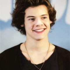 alguém fala pra essa @dedadascomharry que lugar de directioner é no inferno