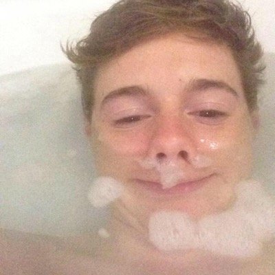if u don't think sam's bath selfies are the best thing ever then who are you man
follow my personal @madsreynoldss_