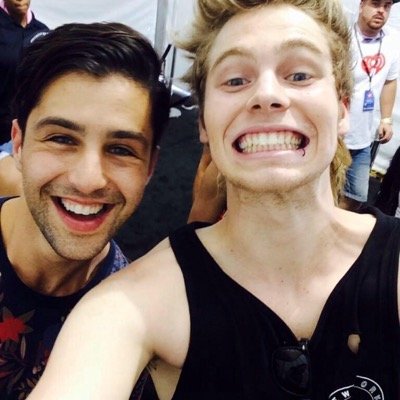 please follow @larryxmgc and @amazingdanvines 
they both follow back :))