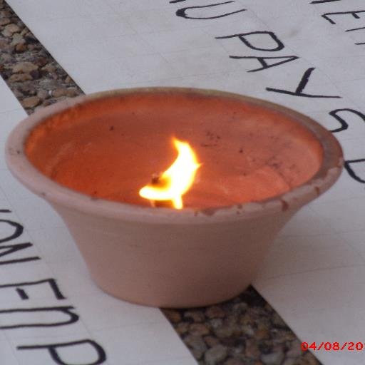 Les Veilleurs de Dordogne, résistent,  pacifiquement et en place publique contre la volonté de vouloir détruire la famille les enfants et la vie