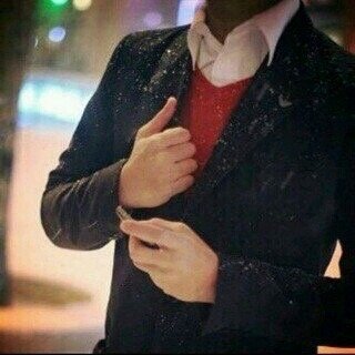 لا قيود لي ولا أهتم بأفواه البشر ولا تعجبني أجواء المجامله إن أحببتك سأخبرك وإن كرهتك لا أراك .! • - وودي آلن