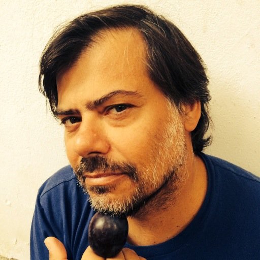 fondatore di @opificioprugna, vignettista, autore tv, assistente di sociologia della comunicazione e cultura dei media al polimi. spesso poco concreto.