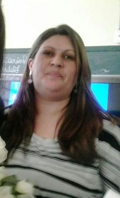 Ele é quem faz a obra eu apenas sou ... um vaso de bençãos nas mãos do Senhor.Amo minha família. ; )