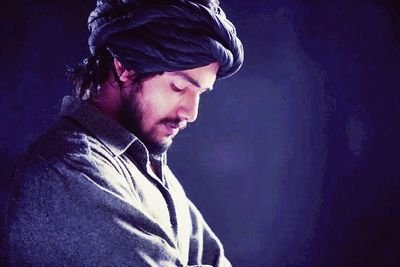 Aşk, Züleyha olacağını bile bile... Yusuf'a vurulmaktır. Yusuf olduğunu bile bile... Kuyuya atılmaktır. Kuyu olduğunu bile bile... Yusuf'u saklamaktır. Aşk; he