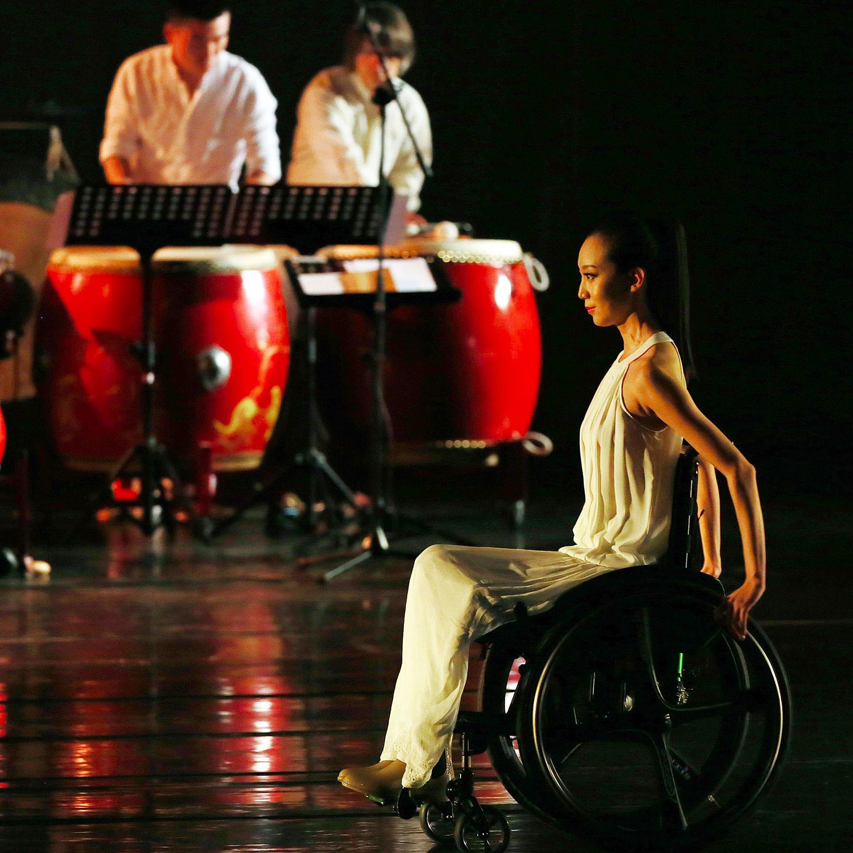 Plateforme d'échanges culturels entre la Chine et l'Europe proposant l'accompagnement et le développement  des projets artistiques (théâtre, danse, musique)
