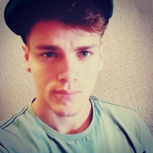 Garoto simples , legal & extrovertido.