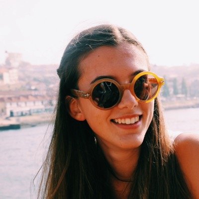 Luso-alemã do coração com apelido que ninguém sabe pronunciar; Bunhead apaixonada pelo Federico Bonelli e stalker da Svetlana Zakharova.