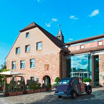 Familie Lösch und das Team aus dem Kloster Hornbach twittern über das Hotel, Pfälzer Geschichten und kleine Events