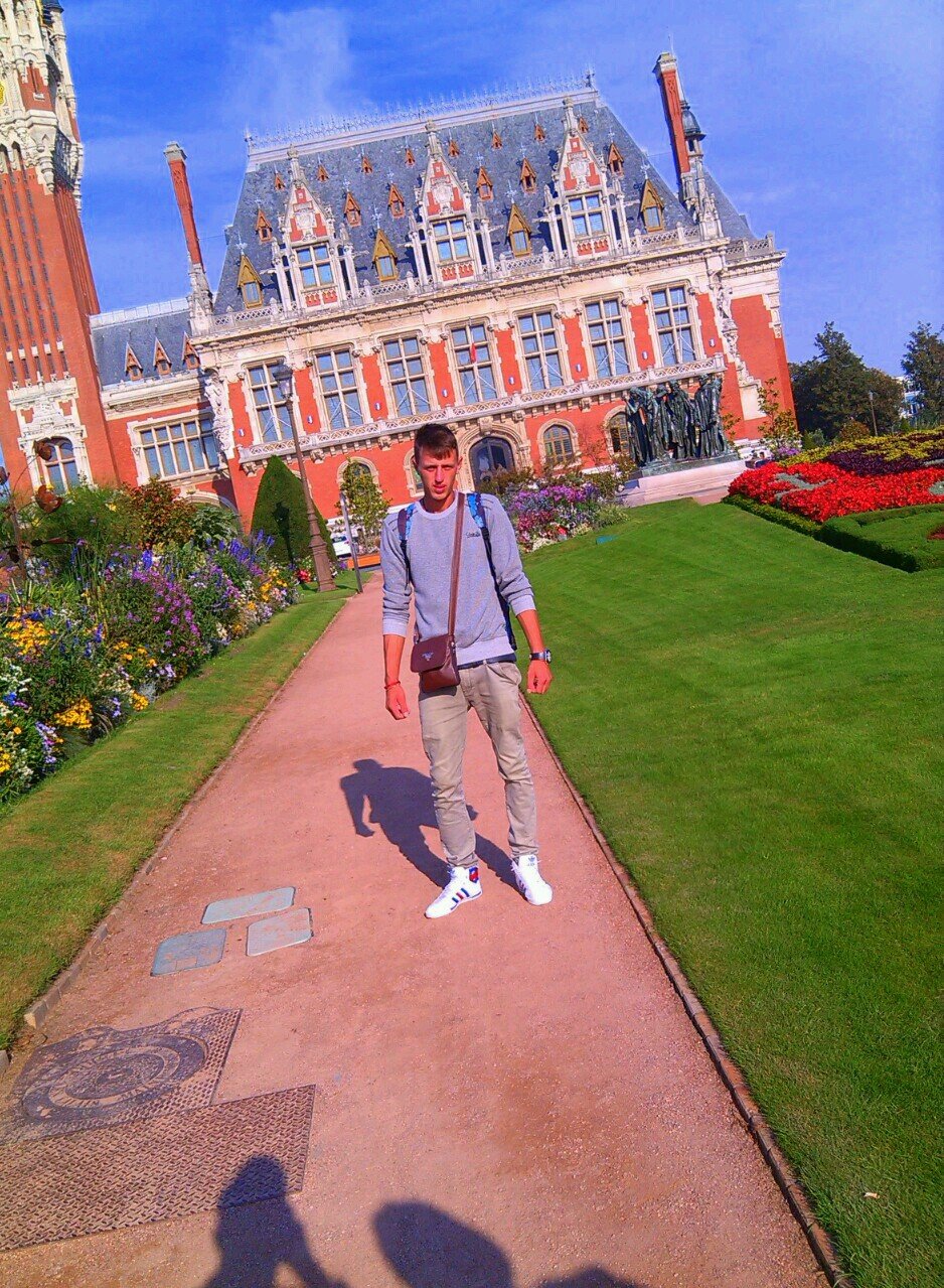 fitim_rina's profile picture. 