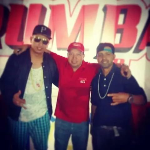 cantante y compositor de musica urbana en @maicolyyomi