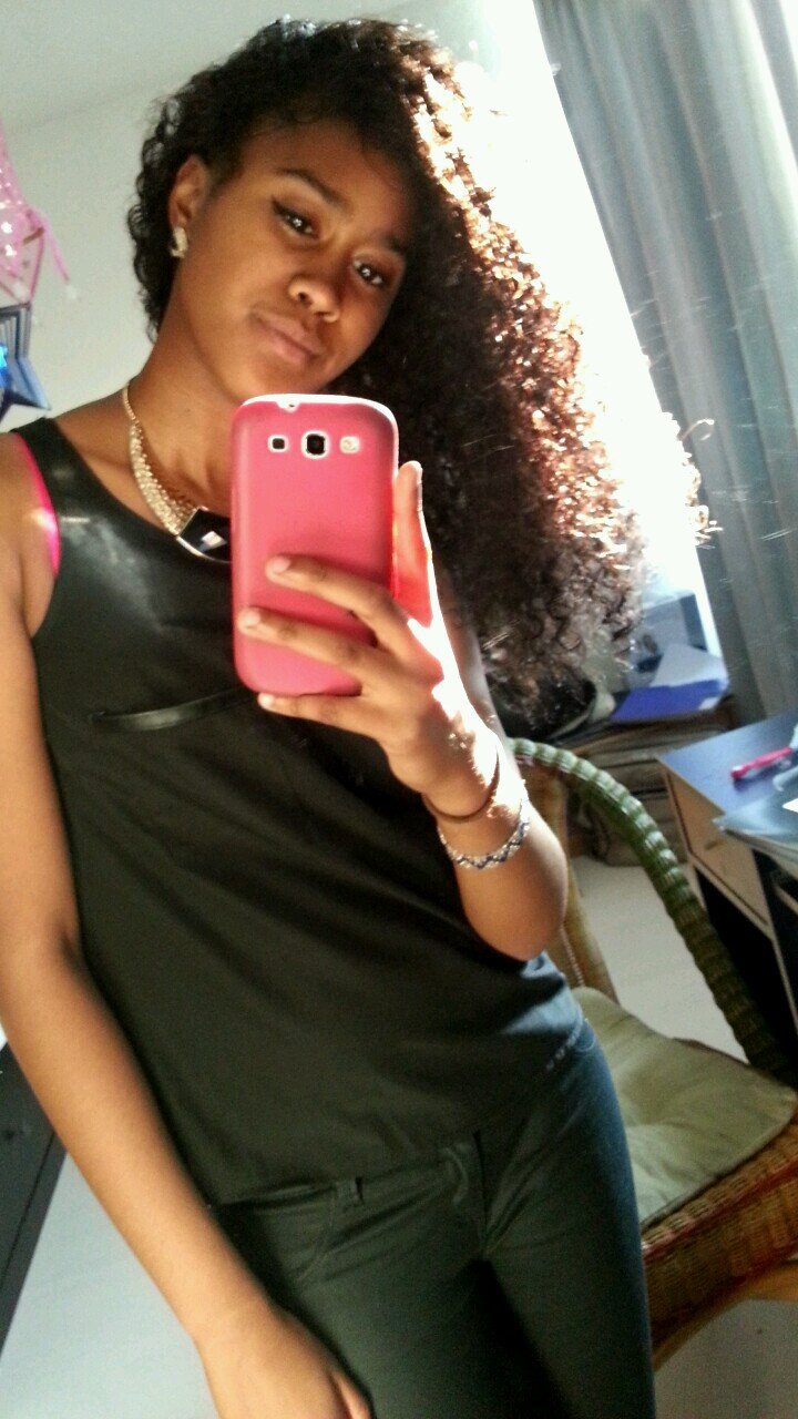 __JUSTJANELLE's profile picture. darling, please go and buy a personality