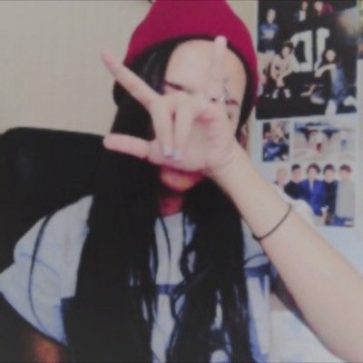 THIS IS A FREE FOLLOW FROM @flwznarry, IF DONT ASK FOR A FOLLOW BACK SHE WONT FOLLOW YOU, U DONT NEES TO FOLLOW THIS ACC, btw thanks