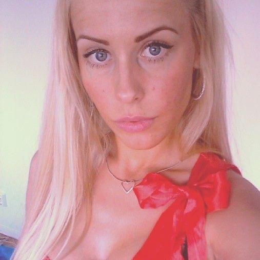 My name is Felicia, I live in Tel aviv Israel. welcome to my Twitter profile. 
Today I work as an SEO  for Paradigama SEO
Hope you will follow