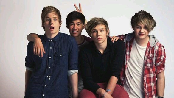 I am a Dreamer,because I hate my reality,I love @5SOS @onedirecton @bigtimerush