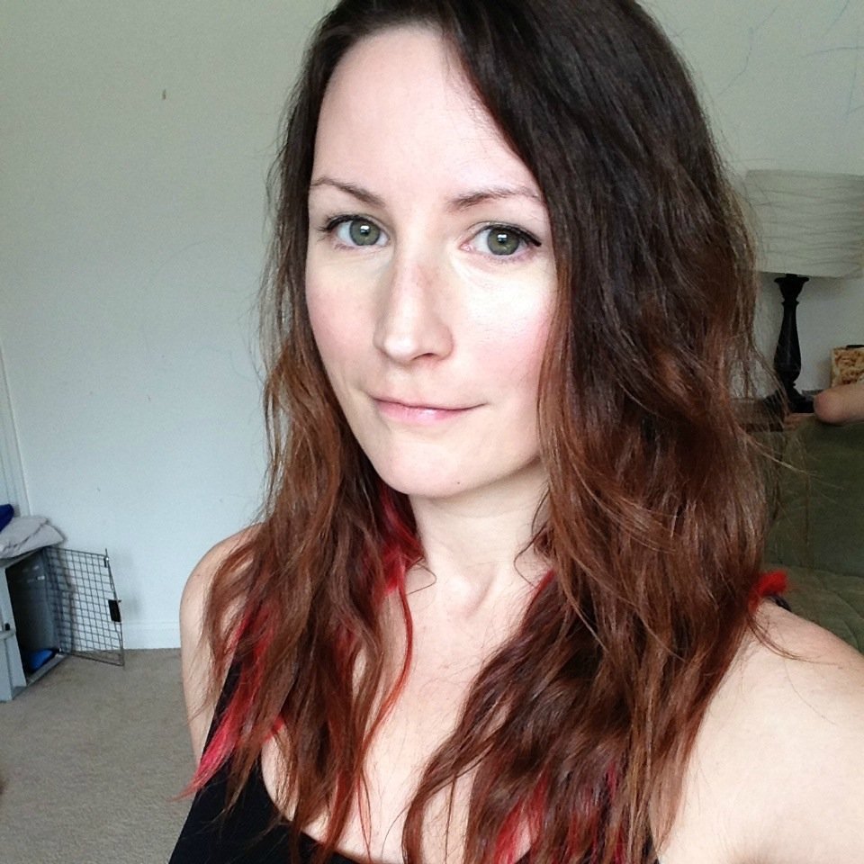 Mom of two, photographer, blogger, vegetarian and lover of all things creative.