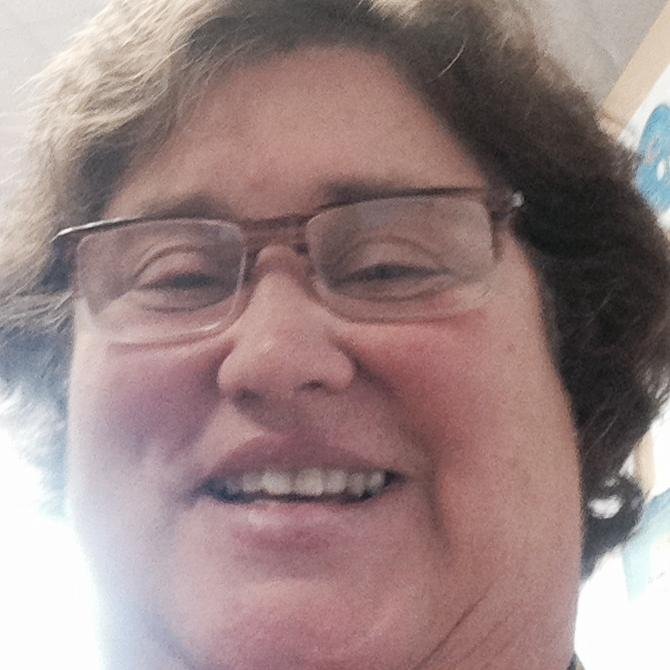 Mom, wife, teacher, Diehard Bears and Cubs fan.
