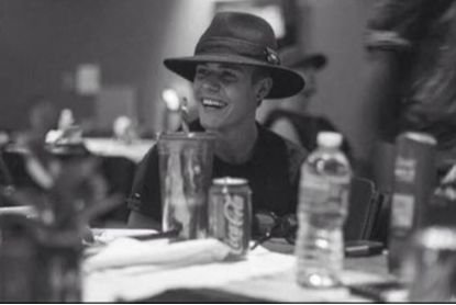 @justinbieber PLEASE FOLLOW ME..#Belieber #SelenaTor @selenagomez please follow me.