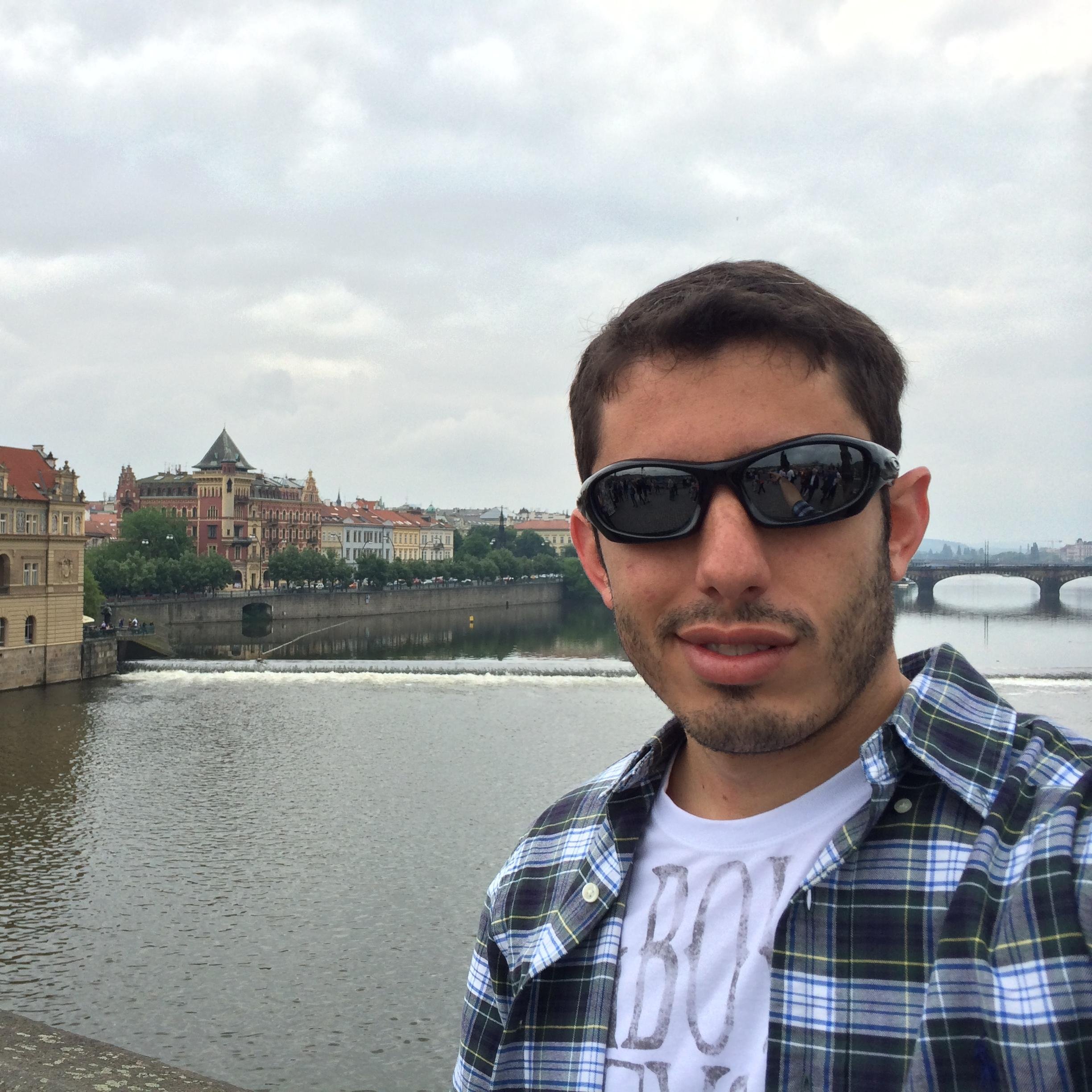 antneto's profile picture. Engineer ⚙️, Engineer working with Cognitive Systems 🤖, Technology Geek 🤓 and Football Enthusiast 🏈. Tweets and opnions are my own!