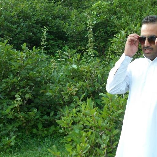 شکوہء ظلمتِ شب سے تو کہیں بہتر تھا
اپنے حصے کی کوئی شمع جلاتے جاتے
Self employed
Dental material supplier