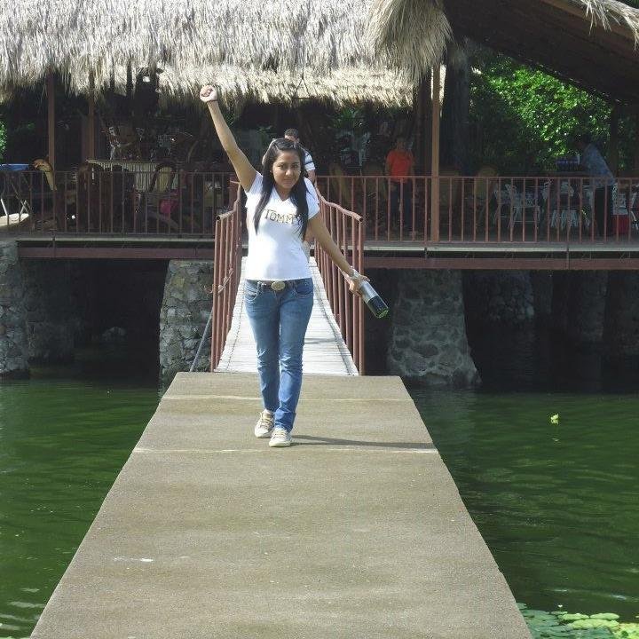 Estiliana want to be television presenter, currently studying Social Communication, and is currently helping the program One Laptop Per Child foundation that dr