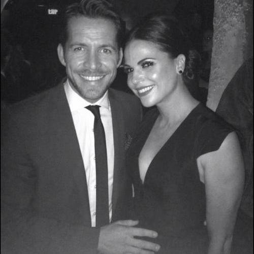 OutlawQueenESP's profile picture. Una cuenta dedicada a la mejor pareja de OUAT en español. #OutlawQueen. Fanfictions en - https://t.co/IUtZCb8skX