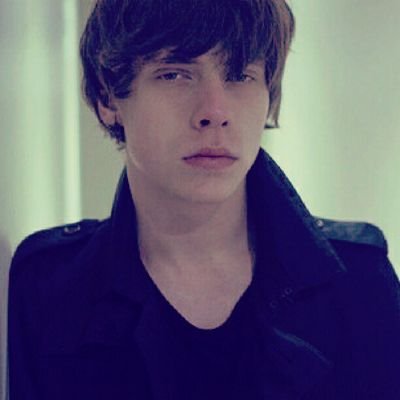 jakebugqg's profile picture. Fill my head with the future, fill my eyes with the sky. Whole of my life I've been left behind but I've never felt more alive.