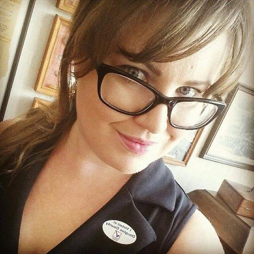 Just a Kansas girl who likes music & politics