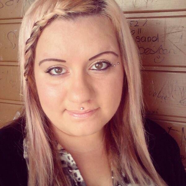 sabzbooks's profile picture. BookaHoLiC ♡