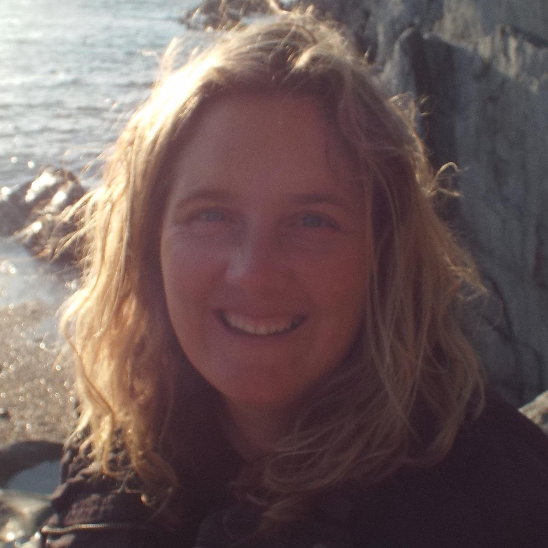 writer, potter, teacher, housework avoider.... mum to 4 muddy kids and wife to Dartmoor trekker!!
