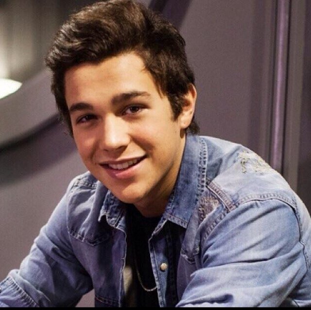 @AustinMahone 's Army in Chile || Respaldado por su sello discográfico Universal Music || Compren su album debut The Secret en iTunes!!