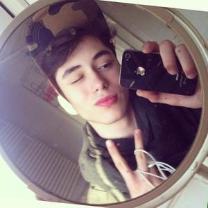 I'm boy directioner & selenator