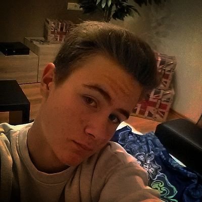 Yo Mein Name ist Leon und Ich Mache Youtube Ich will da jetzt  Nicht viel  Reden. Zu Meiner Facebook Page findet ihr mehr Informationen Über mich &YouTube
