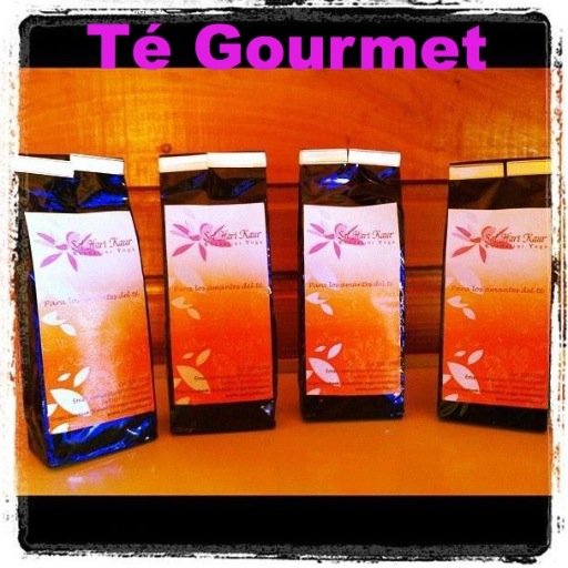 Nos dedicamos a entregar de toda la magia y sabores para acompañar una tarde junto a tus amigas. Ofrecenos una exquisita variedad de Tés e Infusiones Gourmet.