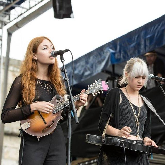 Fan account for the wonderful Megan and Rebecca, and their band Larkin Poe! Follow them on @LarkinPoe
Official Fansite: http://t.co/8j2fOso7YT
