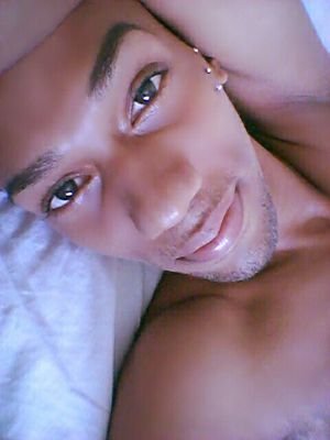 Caribbean boy from Martinique , I absolutly wanna get signed on DefJam label #TeamSinger #TeamFrench #TeamEnglish