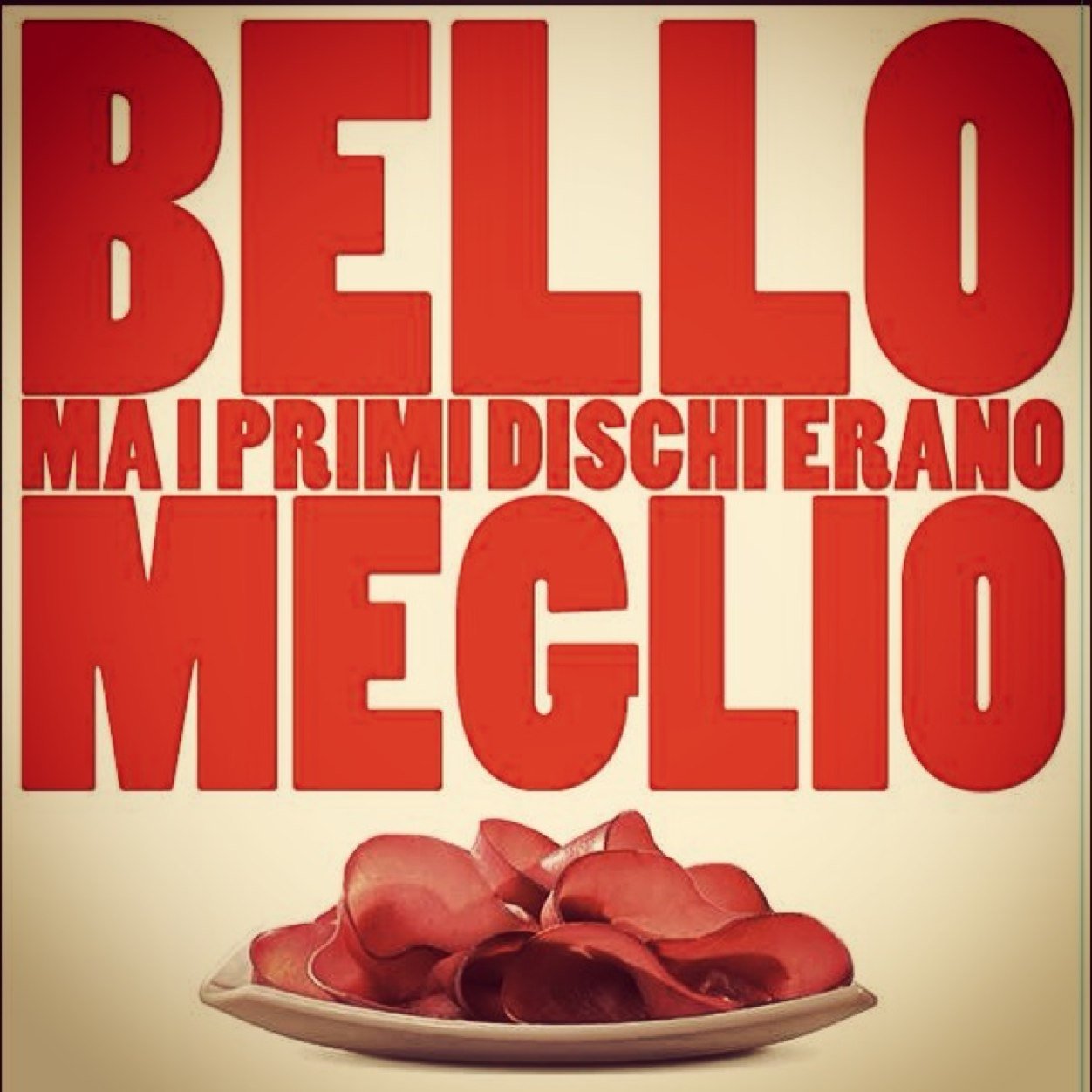 pugnineireni's profile picture. Non siamo cane
Non siamo lupo
Sappiamo solo quello che non siamo
(Per la cronaca non siamo nemmeno bresaola)