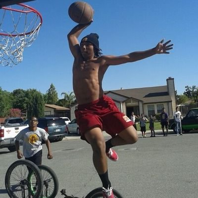 I'm 16 I go to MMHS 
I LOVE TO HOOP. & PLAY FOOTBALL   #HardWorkBeatsTalent