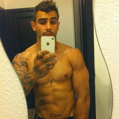 bananaa1313's profile picture. Pas d'amis je ss né  seul je mourais seul je follow back marseillais avant d'être français ✌