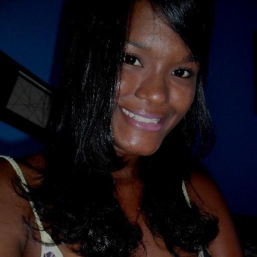 Toda mulher leva um sorriso no rosto e mil segredos no coração!!!