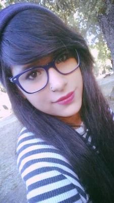 a veces miro por la ventana para ver como hacen la calle las putas.                                                         ♡Sine vomitus fellatio non est♡