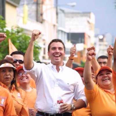 Somos un grupo de fans que apoya a Alejandro Sinibaldi!