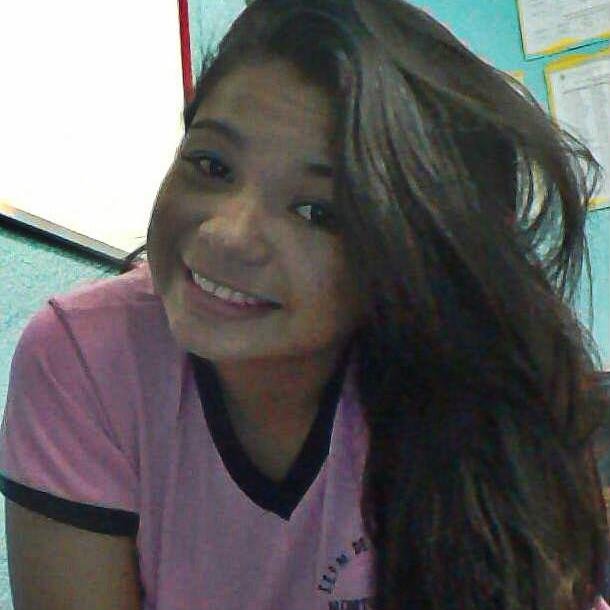 EU SOU...:apenas uma garota com a alegria de uma criança;
a malícia de uma adolescente;
e sentimentos de mulher.ՏՁ'♡~