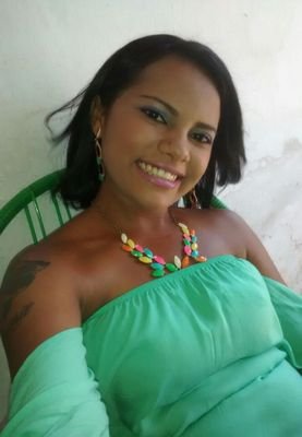 amavel ,guerreira,otimista q nao desiste dos seus sonhos.