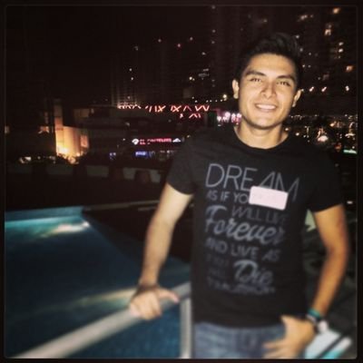 Entusiasta y positivo. Busco que mi realidad refleje lo que pienso y digo. Cancún México.