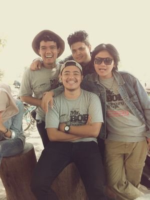 Gak ada mimpi yg ketinggian yang ada hanya usaha kta yg kurang tinggi , jdi ttep berjuang ya guys