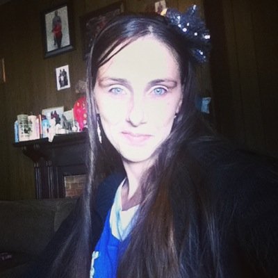 Hi I'm Edie Im an independent mom of three boys!!
