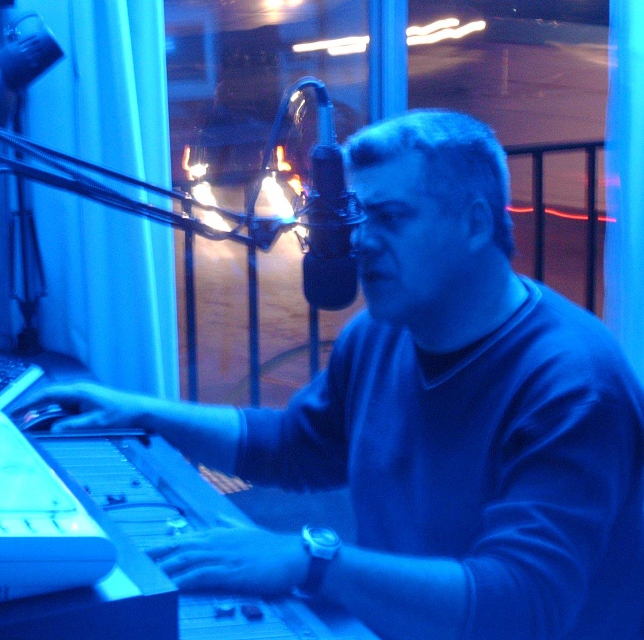 Conductor de Radio - Locutor / Voiceover Talent.