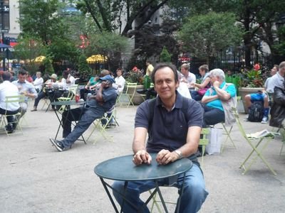 Administrador de empresas y contador público de profesión. Lector de vocación. Gestor cultural a ratos, diletante, amante de los clásicos.