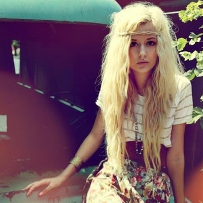 xofxckxo's profile picture. lost in my thoughts